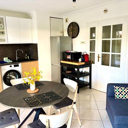 Beachside Apartment With Pool & Garden In Juan Les Pins アンティーブ エクステリア 写真