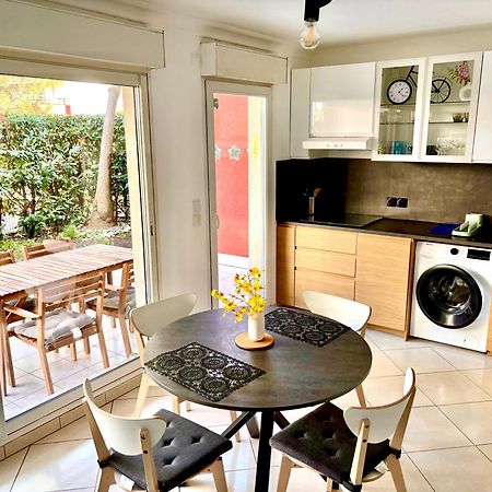 Beachside Apartment With Pool & Garden In Juan Les Pins アンティーブ エクステリア 写真
