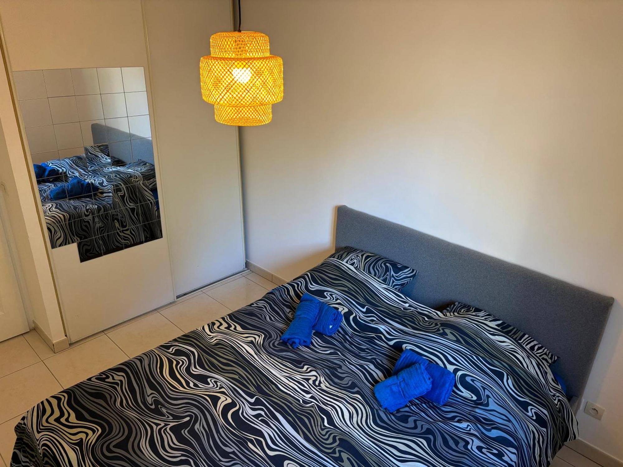 Beachside Apartment With Pool & Garden In Juan Les Pins アンティーブ エクステリア 写真