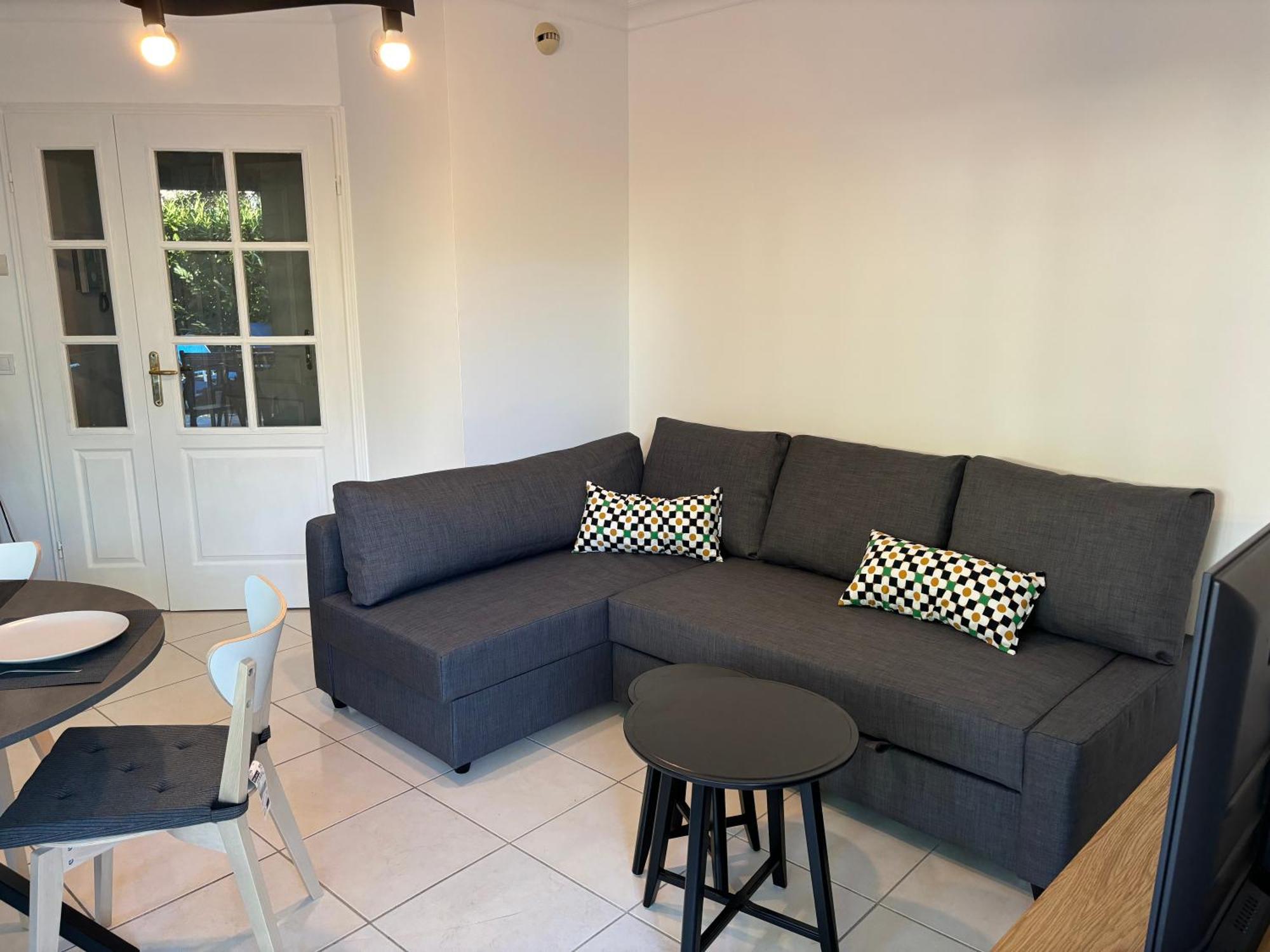 Beachside Apartment With Pool & Garden In Juan Les Pins アンティーブ エクステリア 写真