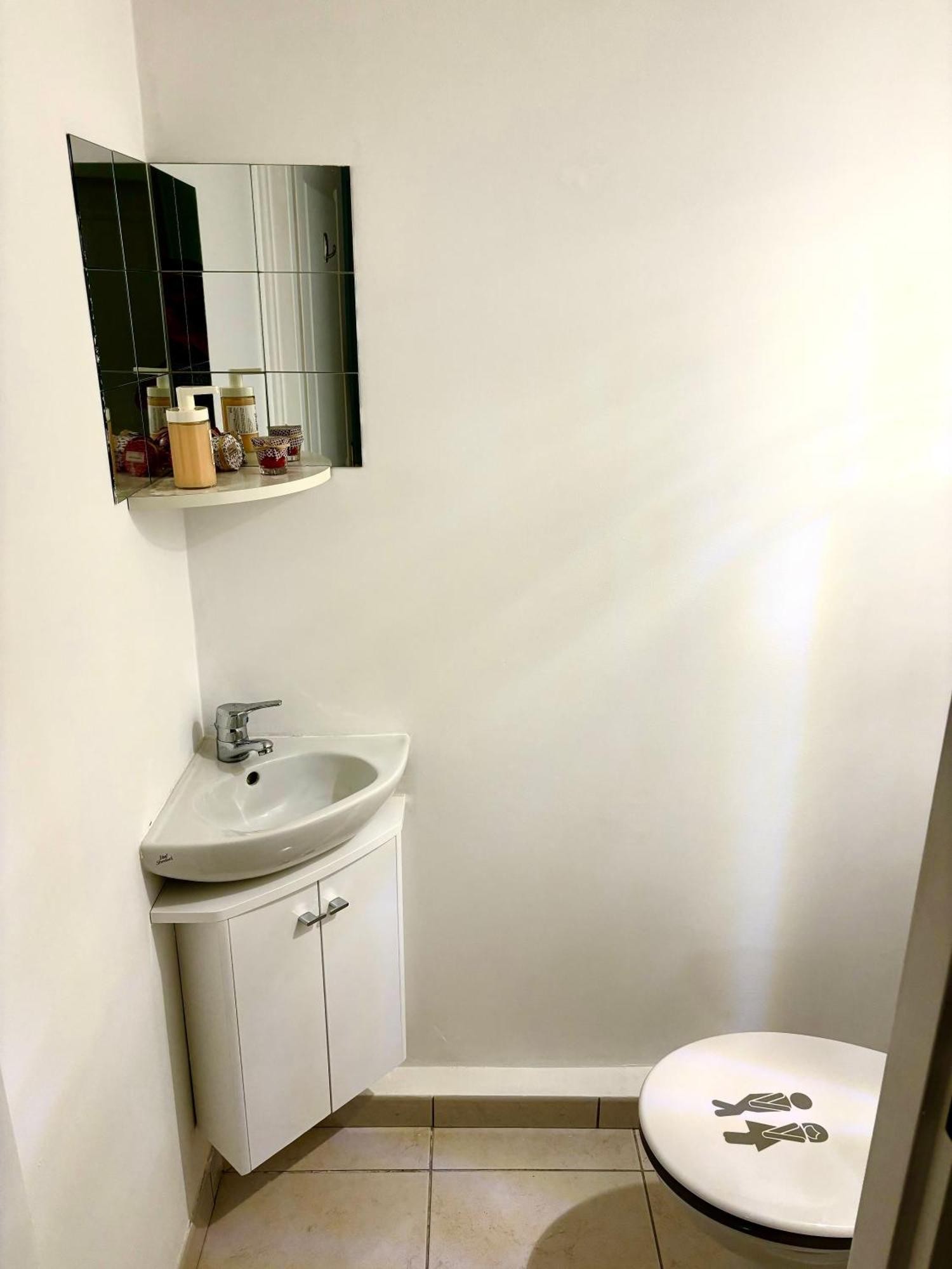 Beachside Apartment With Pool & Garden In Juan Les Pins アンティーブ エクステリア 写真