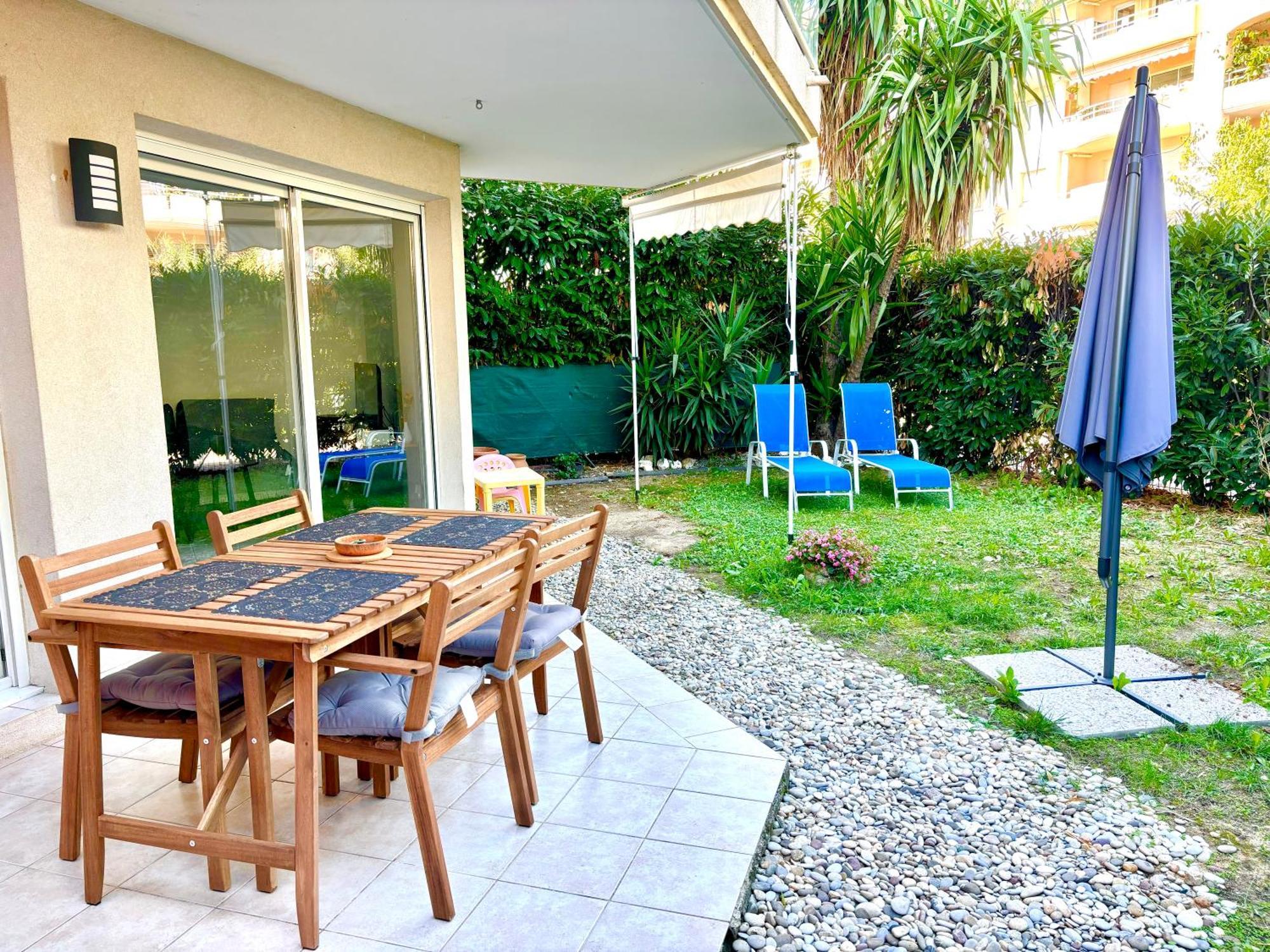 Beachside Apartment With Pool & Garden In Juan Les Pins アンティーブ エクステリア 写真